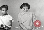 Immagine di Per donna giovane Associazione Cristiana Harlem New York City USA, 1940, secondo 14 filmato di repertorio 65675063306
