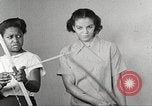 Immagine di Per donna giovane Associazione Cristiana Harlem New York City USA, 1940, secondo 15 filmato di repertorio 65675063306