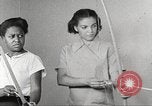 Immagine di Per donna giovane Associazione Cristiana Harlem New York City USA, 1940, secondo 16 filmato di repertorio 65675063306