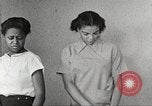 Immagine di Per donna giovane Associazione Cristiana Harlem New York City USA, 1940, secondo 24 filmato di repertorio 65675063306