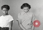 Immagine di Per donna giovane Associazione Cristiana Harlem New York City USA, 1940, secondo 27 filmato di repertorio 65675063306