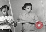Immagine di Per donna giovane Associazione Cristiana Harlem New York City USA, 1940, secondo 30 filmato di repertorio 65675063306