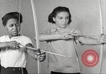 Immagine di Per donna giovane Associazione Cristiana Harlem New York City USA, 1940, secondo 31 filmato di repertorio 65675063306