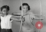Immagine di Per donna giovane Associazione Cristiana Harlem New York City USA, 1940, secondo 34 filmato di repertorio 65675063306