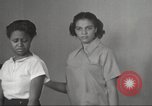 Immagine di Per donna giovane Associazione Cristiana Harlem New York City USA, 1940, secondo 37 filmato di repertorio 65675063306