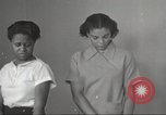 Immagine di Per donna giovane Associazione Cristiana Harlem New York City USA, 1940, secondo 38 filmato di repertorio 65675063306