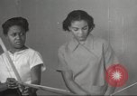Immagine di Per donna giovane Associazione Cristiana Harlem New York City USA, 1940, secondo 40 filmato di repertorio 65675063306