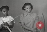 Immagine di Per donna giovane Associazione Cristiana Harlem New York City USA, 1940, secondo 41 filmato di repertorio 65675063306