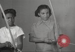 Immagine di Per donna giovane Associazione Cristiana Harlem New York City USA, 1940, secondo 42 filmato di repertorio 65675063306