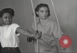 Immagine di Per donna giovane Associazione Cristiana Harlem New York City USA, 1940, secondo 45 filmato di repertorio 65675063306