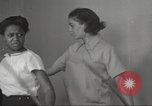Immagine di Per donna giovane Associazione Cristiana Harlem New York City USA, 1940, secondo 46 filmato di repertorio 65675063306