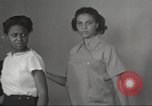Immagine di Per donna giovane Associazione Cristiana Harlem New York City USA, 1940, secondo 47 filmato di repertorio 65675063306