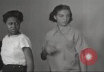 Immagine di Per donna giovane Associazione Cristiana Harlem New York City USA, 1940, secondo 48 filmato di repertorio 65675063306
