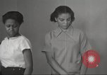Immagine di Per donna giovane Associazione Cristiana Harlem New York City USA, 1940, secondo 49 filmato di repertorio 65675063306
