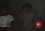 Immagine di Per donna giovane Associazione Cristiana Harlem New York City USA, 1940, secondo 51 filmato di repertorio 65675063306