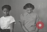 Immagine di Per donna giovane Associazione Cristiana Harlem New York City USA, 1940, secondo 53 filmato di repertorio 65675063306