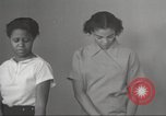 Immagine di Per donna giovane Associazione Cristiana Harlem New York City USA, 1940, secondo 54 filmato di repertorio 65675063306