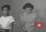 Immagine di Per donna giovane Associazione Cristiana Harlem New York City USA, 1940, secondo 55 filmato di repertorio 65675063306