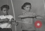 Immagine di Per donna giovane Associazione Cristiana Harlem New York City USA, 1940, secondo 56 filmato di repertorio 65675063306