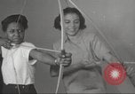 Immagine di Per donna giovane Associazione Cristiana Harlem New York City USA, 1940, secondo 58 filmato di repertorio 65675063306