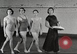 Immagine di Per donna giovane Associazione Cristiana Harlem New York City USA, 1940, secondo 1 filmato di repertorio 65675063307
