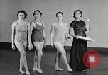 Immagine di Per donna giovane Associazione Cristiana Harlem New York City USA, 1940, secondo 3 filmato di repertorio 65675063307