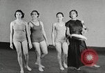 Immagine di Per donna giovane Associazione Cristiana Harlem New York City USA, 1940, secondo 4 filmato di repertorio 65675063307