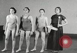 Immagine di Per donna giovane Associazione Cristiana Harlem New York City USA, 1940, secondo 6 filmato di repertorio 65675063307