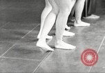 Immagine di Per donna giovane Associazione Cristiana Harlem New York City USA, 1940, secondo 13 filmato di repertorio 65675063307
