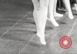 Immagine di Per donna giovane Associazione Cristiana Harlem New York City USA, 1940, secondo 14 filmato di repertorio 65675063307