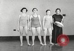 Immagine di Per donna giovane Associazione Cristiana Harlem New York City USA, 1940, secondo 18 filmato di repertorio 65675063307