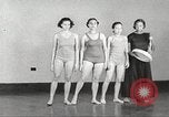 Immagine di Per donna giovane Associazione Cristiana Harlem New York City USA, 1940, secondo 19 filmato di repertorio 65675063307