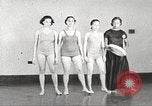 Immagine di Per donna giovane Associazione Cristiana Harlem New York City USA, 1940, secondo 20 filmato di repertorio 65675063307