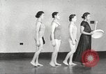 Immagine di Per donna giovane Associazione Cristiana Harlem New York City USA, 1940, secondo 21 filmato di repertorio 65675063307