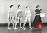 Immagine di Per donna giovane Associazione Cristiana Harlem New York City USA, 1940, secondo 32 filmato di repertorio 65675063307