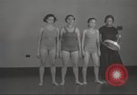 Immagine di Per donna giovane Associazione Cristiana Harlem New York City USA, 1940, secondo 47 filmato di repertorio 65675063307