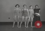 Immagine di Per donna giovane Associazione Cristiana Harlem New York City USA, 1940, secondo 49 filmato di repertorio 65675063307