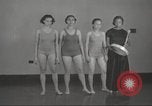 Immagine di Per donna giovane Associazione Cristiana Harlem New York City USA, 1940, secondo 50 filmato di repertorio 65675063307