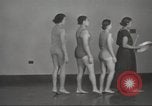 Immagine di Per donna giovane Associazione Cristiana Harlem New York City USA, 1940, secondo 51 filmato di repertorio 65675063307