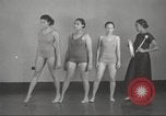 Immagine di Per donna giovane Associazione Cristiana Harlem New York City USA, 1940, secondo 56 filmato di repertorio 65675063307