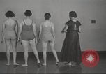 Immagine di Per donna giovane Associazione Cristiana Harlem New York City USA, 1940, secondo 60 filmato di repertorio 65675063307