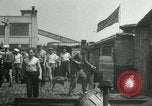 Immagine di American disoccupati operai New York City USA, 1932, secondo 18 filmato di repertorio 65675063353