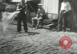 Immagine di American disoccupati operai New York City USA, 1932, secondo 32 filmato di repertorio 65675063353