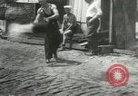 Immagine di American disoccupati operai New York City USA, 1932, secondo 33 filmato di repertorio 65675063353
