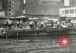 Immagine di American disoccupati operai New York City USA, 1932, secondo 37 filmato di repertorio 65675063353