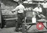 Immagine di American disoccupati operai New York City USA, 1932, secondo 44 filmato di repertorio 65675063353