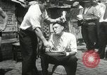 Immagine di American disoccupati operai New York City USA, 1932, secondo 56 filmato di repertorio 65675063353