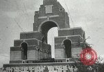 Immagine di Cerimonie presso il cenotafio Thiepval Francia, 1932, secondo 9 filmato di repertorio 65675063354