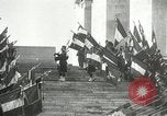 Immagine di Cerimonie presso il cenotafio Thiepval Francia, 1932, secondo 15 filmato di repertorio 65675063354