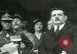 Immagine di Cerimonie presso il cenotafio Thiepval Francia, 1932, secondo 29 filmato di repertorio 65675063354